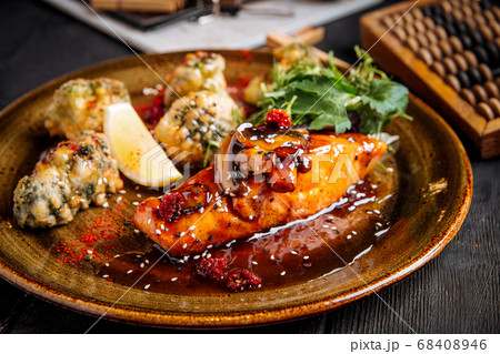 Cooked salmon fillet with fried cauliflower Cooked salmon fillet with fried cauliflower 68408946