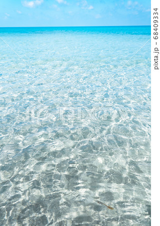 Clear water on the island,Bright blue sea and 68409334