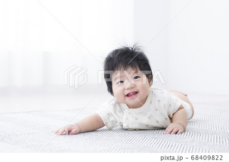 生後半年の赤ちゃん の写真素材
