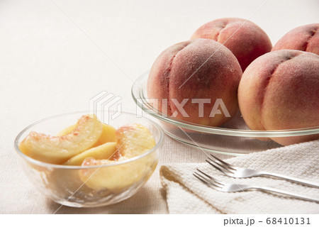 甘くておいしい桃イメージ 68410131