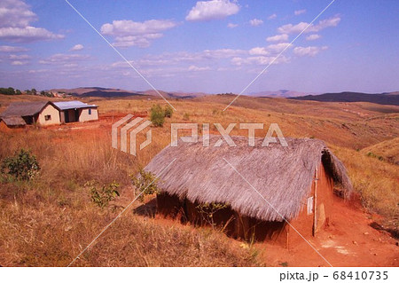 マダガスカルの農村の家（小屋） House in Remote Village Madagascar 68410735