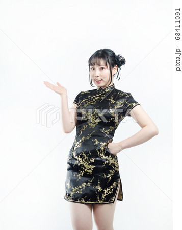 【白バック】中華娘(チャイナ服)立ちポーズ【膝上】 【白バック】中華娘(チャイナ服)立ちポーズ【膝上】 68411091