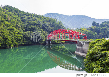 奥多摩湖に架かる夕方の峰谷橋　8月　 68413250