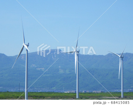 北海道　石狩湾の風車と風景 68415085