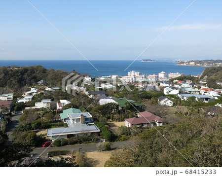逗子市の披露山公園展望台からの眺め(相模湾・江の島・逗子マリーナ・大崎公園・披露山庭園住宅) 逗子市の披露山公園展望台からの眺め(相模湾・江の島・逗子マリーナ・大崎公園・披露山庭園住宅) 68415233