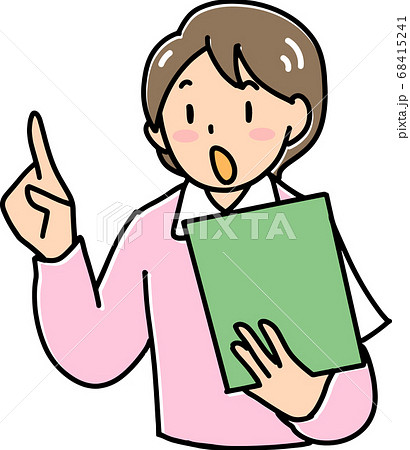 リストを見ながら確認する女性 リストを見ながら確認する女性 68415241