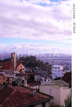 マダガスカル・アンタナナリボの夕暮れ時　Sunset Antananarivo Madagascar 68415504