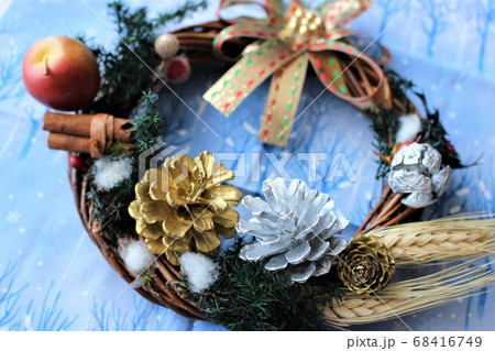 手作りクリスマスリース 68416749