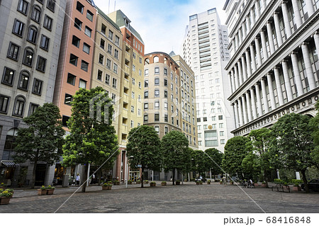 都市風景 汐留イタリア街の落ち着いた雰囲気の街並み 東京都港区汐留の写真素材