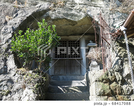 逗子市の法性寺にある御避難の法窟 逗子市の法性寺にある御避難の法窟 68417088