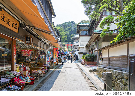 【神奈川県】江島神社へ続く参道の弁財天仲見世通り 68417498