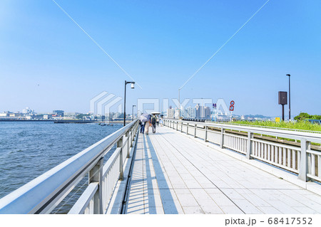 【神奈川県】江の島弁天橋と爽やかな青空 【神奈川県】江の島弁天橋と爽やかな青空 68417552