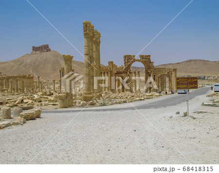 パルミラ遺跡　凱旋門（2010年） 68418315