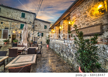 Small square in Monteriggioni Small square in Monteriggioni 68418447