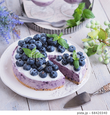 オシャレなブルーベリーケーキの素材の写真素材