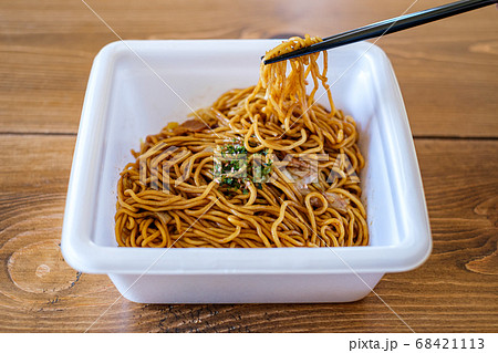 カップ焼きそば 68421113