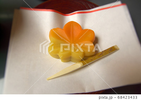 京都の秋の和菓子・もみじのねりきり 京都の秋の和菓子・もみじのねりきり 68423433
