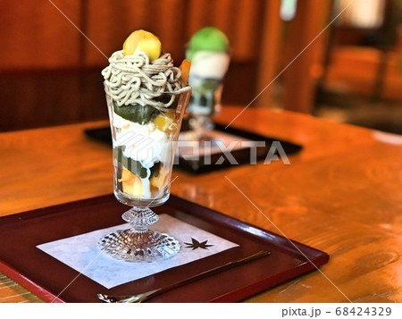 甘味処の季節のパフェ 68424329