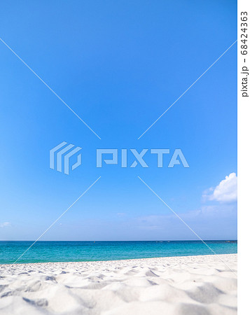 秋晴れの白良浜（縦）1 68424363