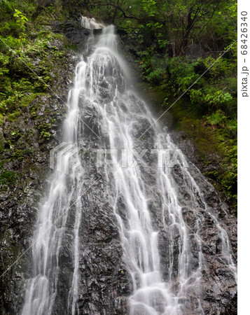 秋川渓谷の滝と清流 山深い華水の滝 秋川渓谷の滝と清流 山深い華水の滝 68426340