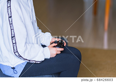 外出を避けて家にこもってゲーム三昧【ウィズコロナのニューノーマル】 外出を避けて家にこもってゲーム三昧【ウィズコロナのニューノーマル】 68426603