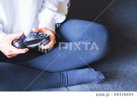 外出を避けて家にこもってゲーム三昧【ウィズコロナのニューノーマル】 外出を避けて家にこもってゲーム三昧【ウィズコロナのニューノーマル】 68426604