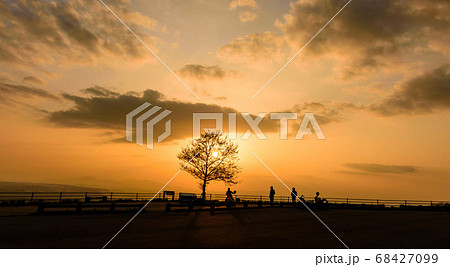 美しい夕焼け空　熊本高森線28号展望所(大峯山と高遊原台地)　俵山から熊本市街風景 68427099