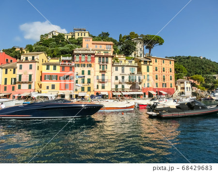 Beautiful bay with colorful houses in Portofino, 68429683
