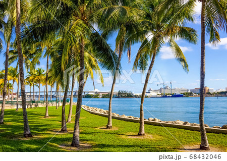 Early morning light in Bayfront Park Miami Early morning light in Bayfront Park Miami 68432046