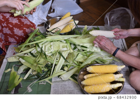 とても美味しい日本の採れたてのトウモロコシ とても美味しい日本の採れたてのトウモロコシ 68432930