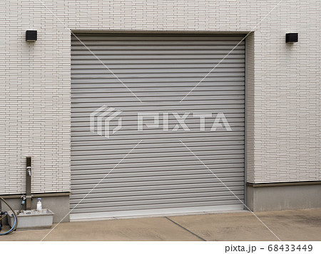 住宅のガレージの写真素材