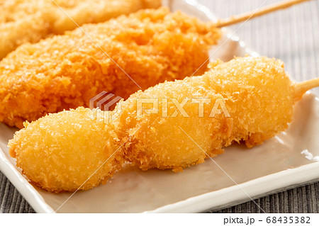 串カツ(串揚げ)盛り合わせの、うずら卵を中心としたアップ。 串カツ(串揚げ)盛り合わせの、うずら卵を中心としたアップ。 68435382