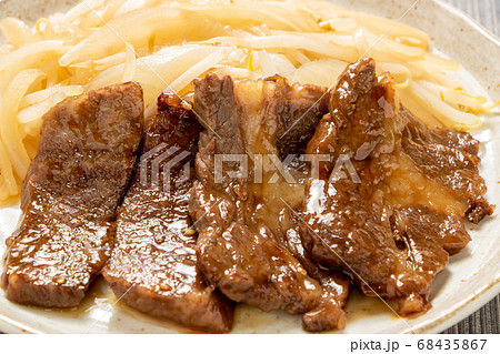 焼肉(カルビの中で上級といわれる希少部位「三角バラ」使用)。 68435867