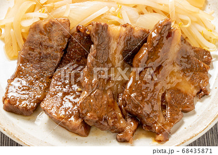 焼肉(カルビの中で上級といわれる希少部位「三角バラ」使用)。 68435871