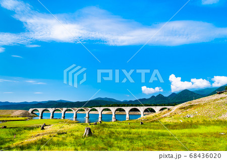 北海道上士幌町 タウシュベツ川橋梁の夏の風景 北海道上士幌町 タウシュベツ川橋梁の夏の風景 68436020