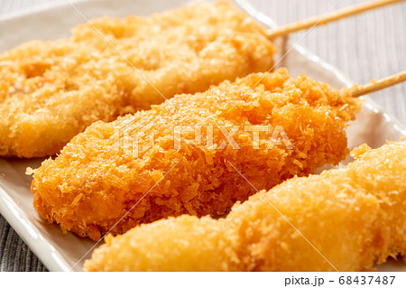 串カツ(串揚げ)盛り合わせのアップ。 串カツ(串揚げ)盛り合わせのアップ。 68437487