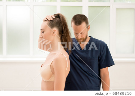Osteopath and patient in modern clinic Osteopath and patient in modern clinic 68439210