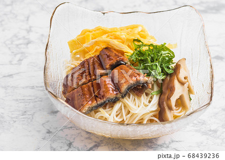 夏の味覚　うなぎ素麺 68439236