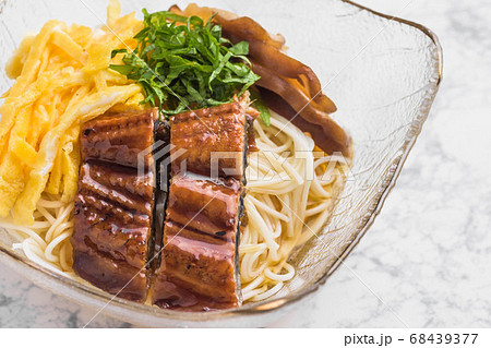夏の味覚　うなぎ素麺 68439377