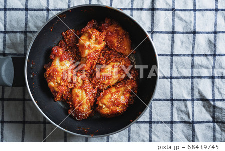 Spicy fried chicken, Korean style, in frying pan Spicy fried chicken, Korean style, in frying pan 68439745