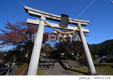鶏足寺・参道 68441138