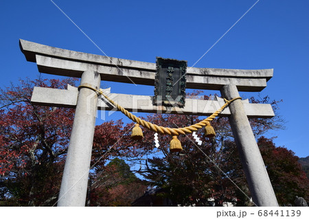 鶏足寺・参道 68441139