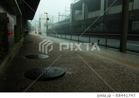 夏の豪雨 夏の豪雨 68441747