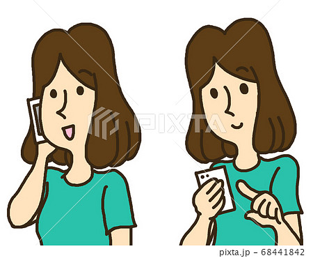 スマートフォンを操作、電話している女性 68441842
