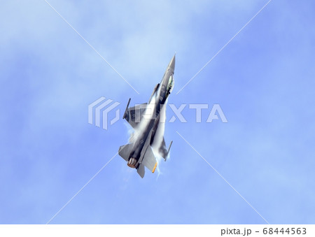 上昇飛行するF-16 上昇飛行するF-16 68444563