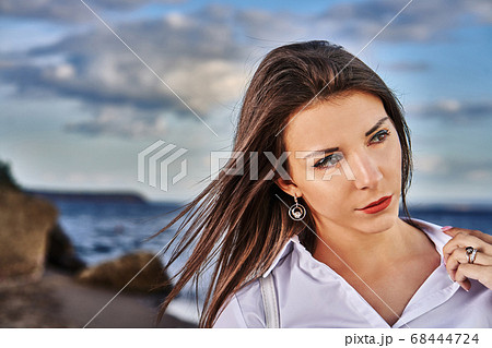 Portrait of a young brunette girl Portrait of a young brunette girl 68444724