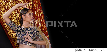 India Traditional costume Wedding bride dress on India Traditional costume Wedding bride dress on 68449072