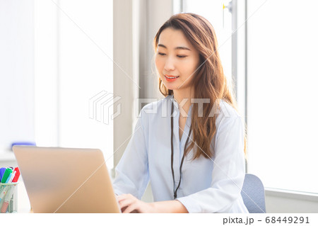 ビジネスウーマン 68449291