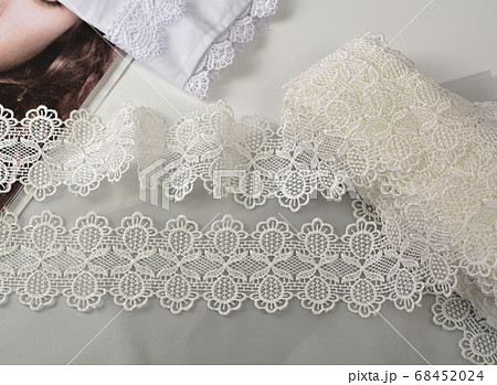 Tapes of ecru white guipure, beauty silk lace Tapes of ecru white guipure, beauty silk lace 68452024