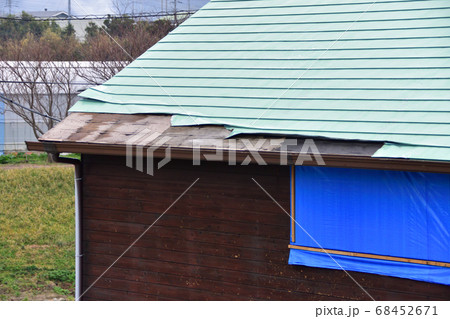 強風被害を受けた建物やハウス 68452671